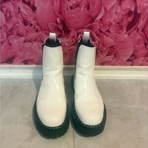 Circus by Sam Edelman white platform boot